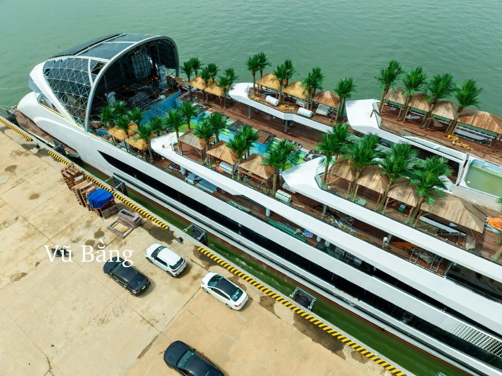 Giá du thuyền Dolphin thăm vịnh Hạ Long trong ngày